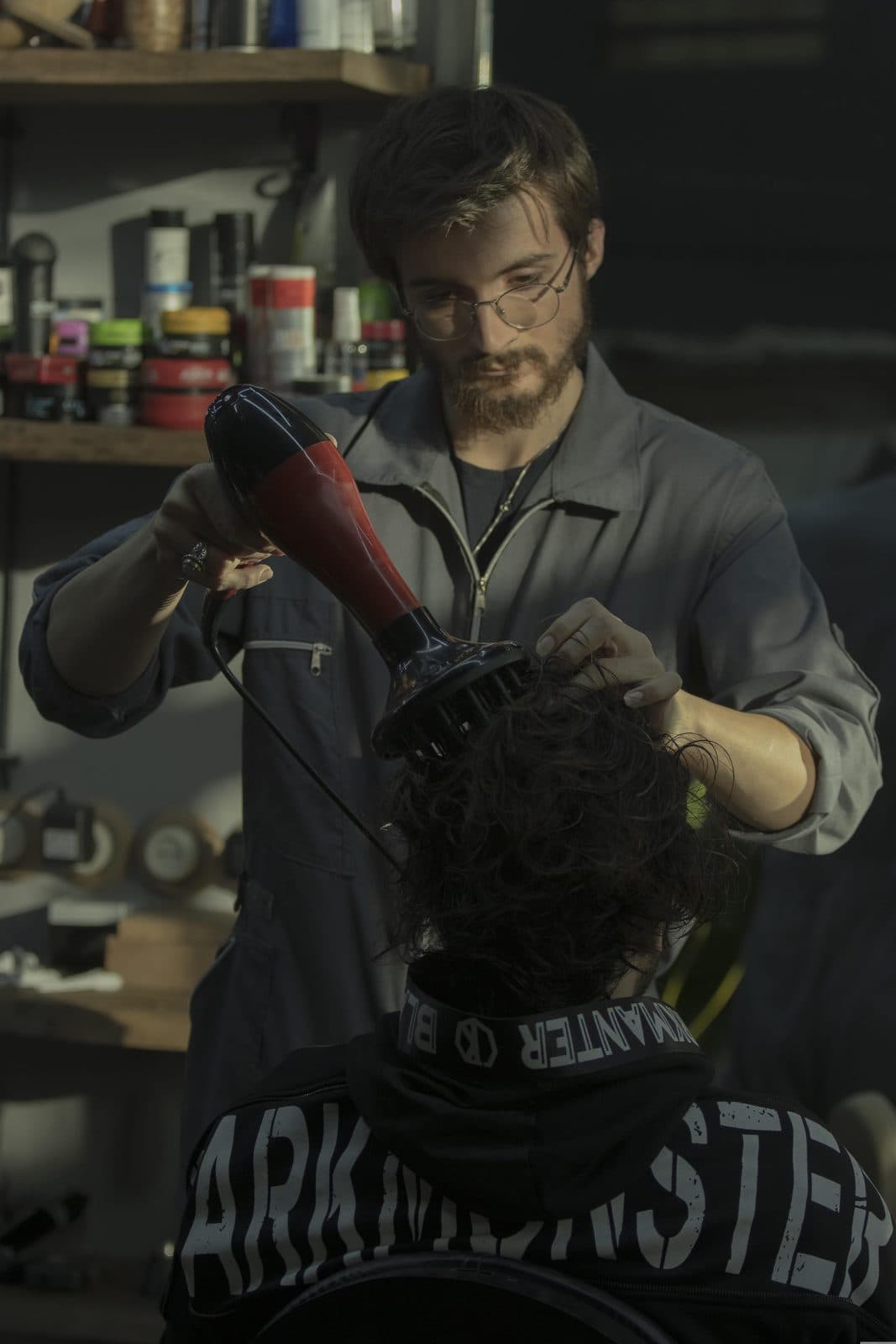Independent stylist drying a client’s curls with a diffuser